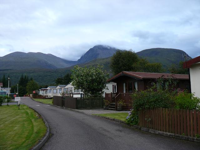 V pozadí je nejvyšší hora Británie Ben Nevis, na kterou jsme kvůli špatnému počasí nemohli vylézt.