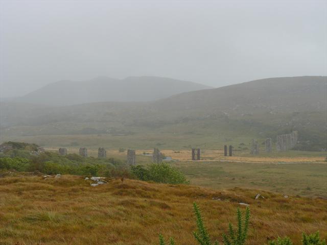 Rozpadlý železniční most v horách