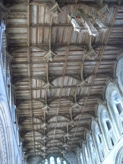 Dřevěný strop katedrály