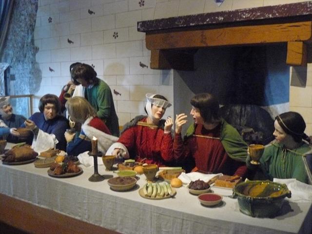 Ukázka středověké hostiny