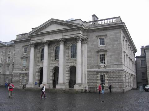 Jedna z budov Trinity College Dublin